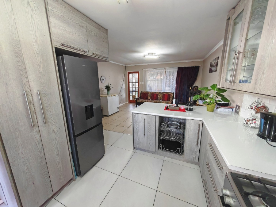 2 Bedroom Property for Sale in Langenhovenpark Free State